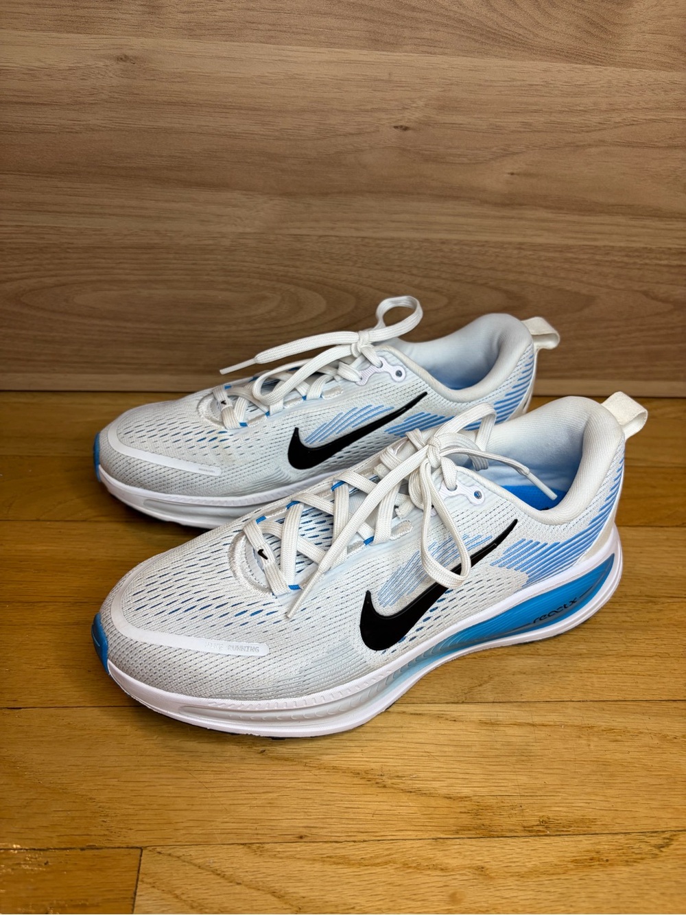 Nike Vomero 18 Kid's Blue and White Sneakers - Size 4Y